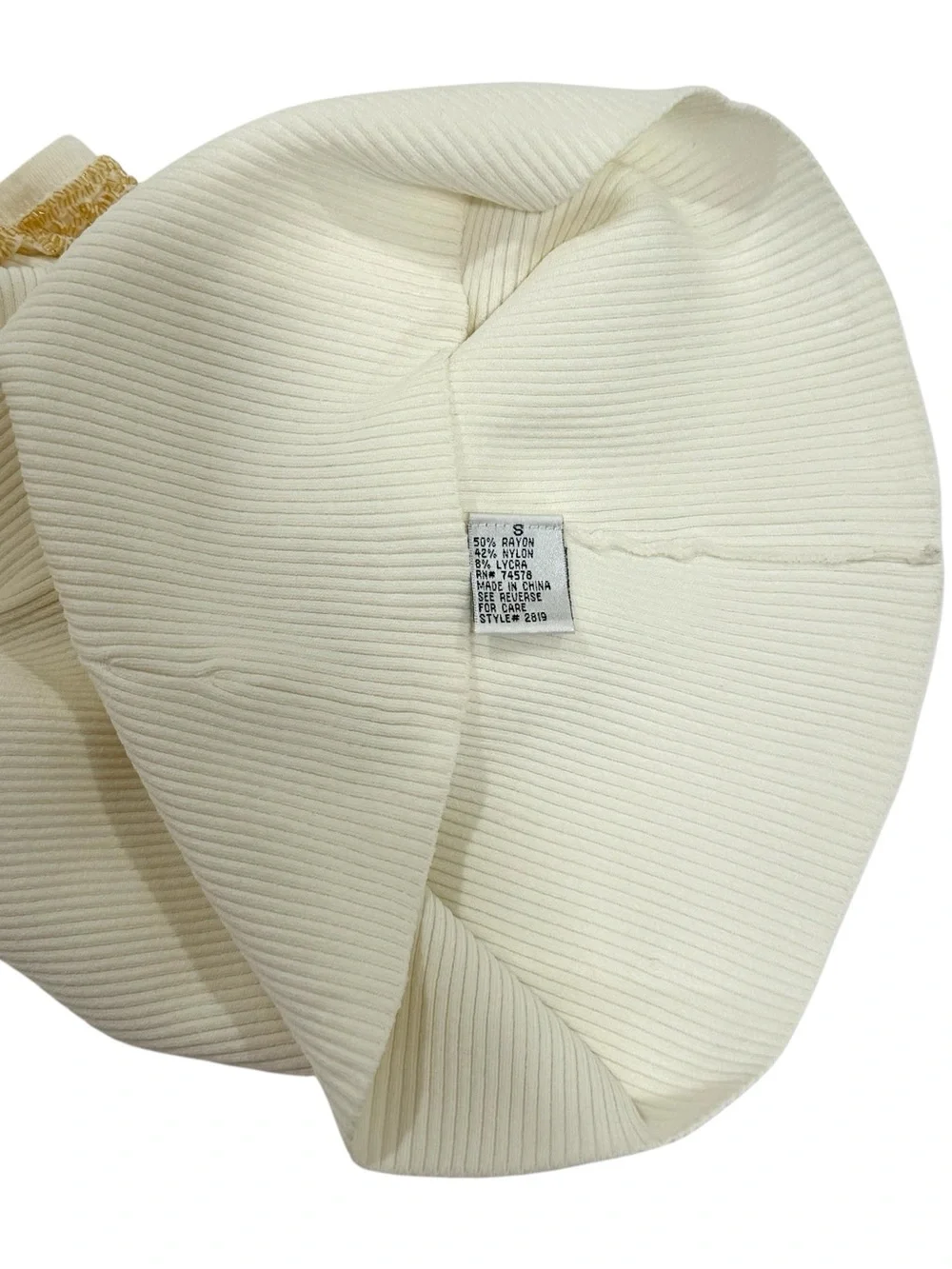 Cache Y2K Retro Small Ivory
Cream Micro Ribbed Gold Beaded Scoop Neck Top Size S - Picture 5 of 7